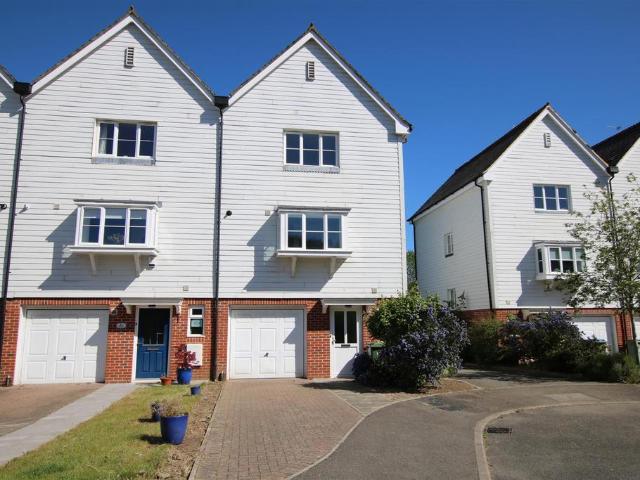 House for sale in Wickhurst Green, Horsham