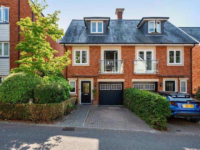 House for sale in Pachesham Park, Surrey
