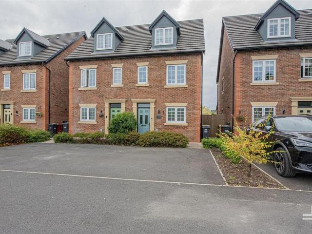 House for sale in Westhoughton, Lee Bank