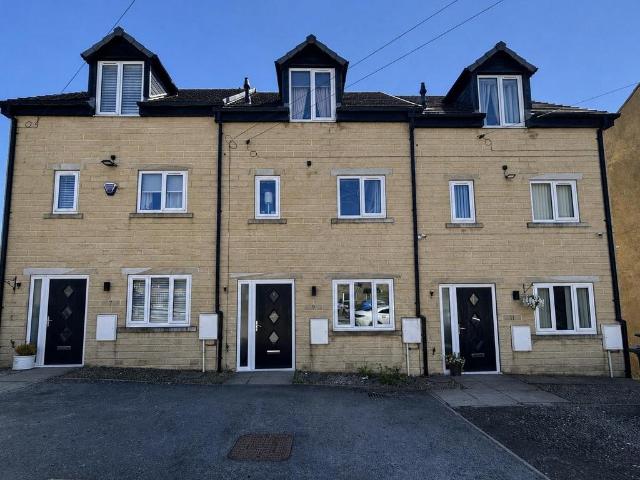 House for sale in Queensbury, West Yorkshire