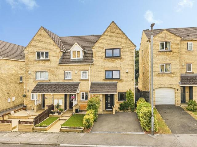 House for sale in Longwood, West Yorkshire