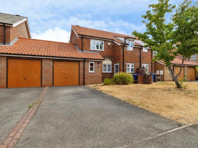 House for sale in Burton Waters, Ingleby