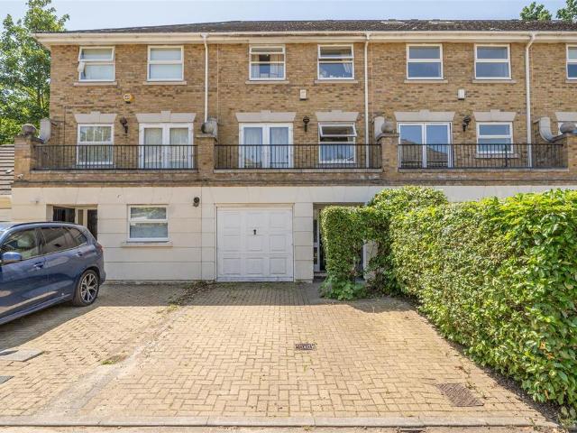 House for sale in Surbiton, Greater London