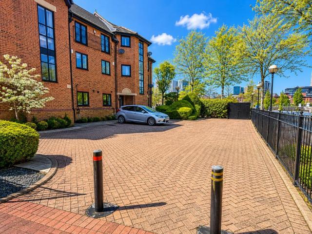 House for sale in Salford Quays, Salford
