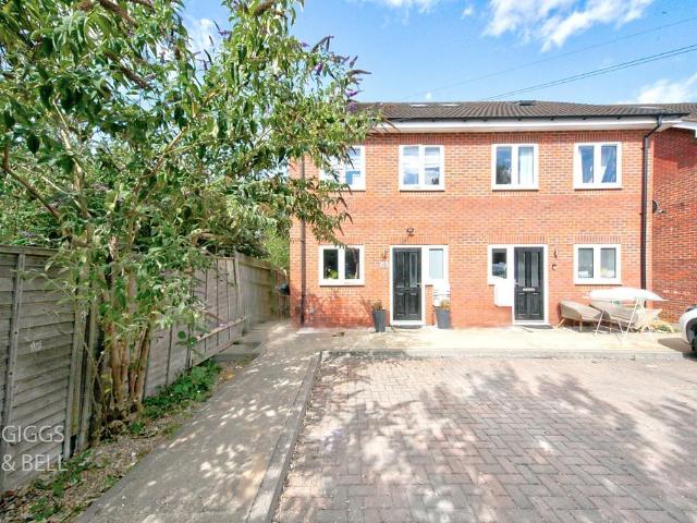 House for sale in Spring Park, Luton