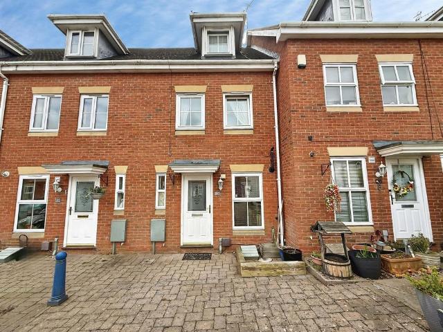 House for sale in Warwick Gates, Green Close
