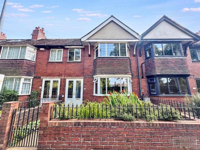 House for sale in Kingsley Moor, Staffordshire