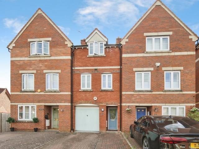 House for sale in Green Close, Warwickshire