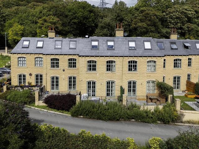 House for sale in Hove Edge, Southowram
