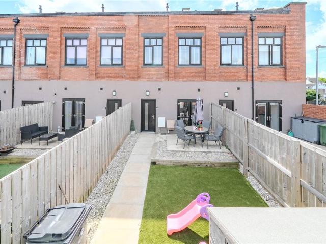 House for sale in Tingley Common, Leeds