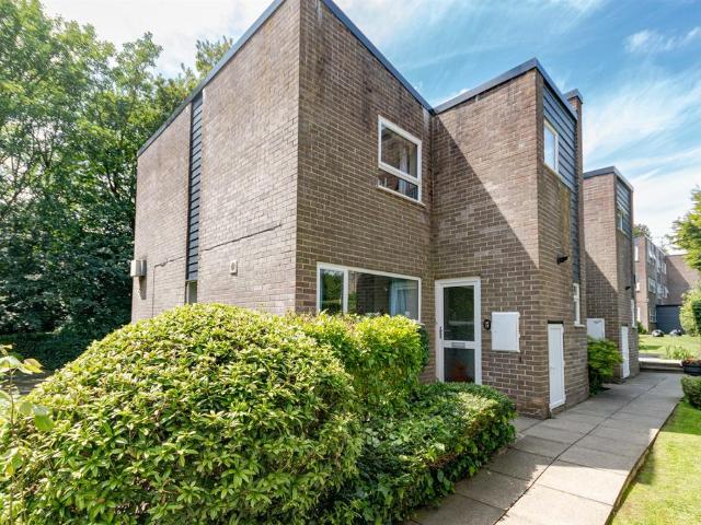 House for sale in Roundhay, West Yorkshire