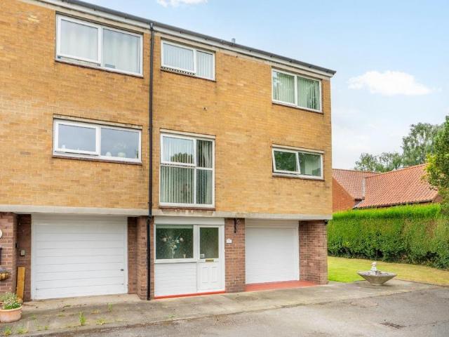 House for sale in High Field, York