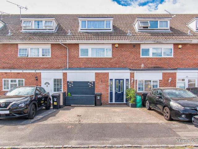 House for sale in Woodley
