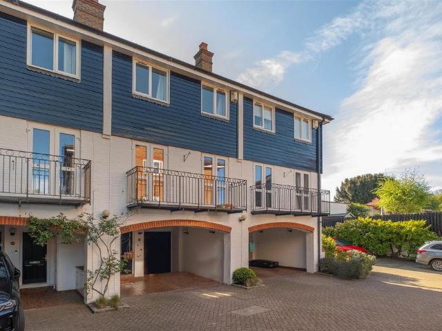 House for sale in Blackhills, Surrey