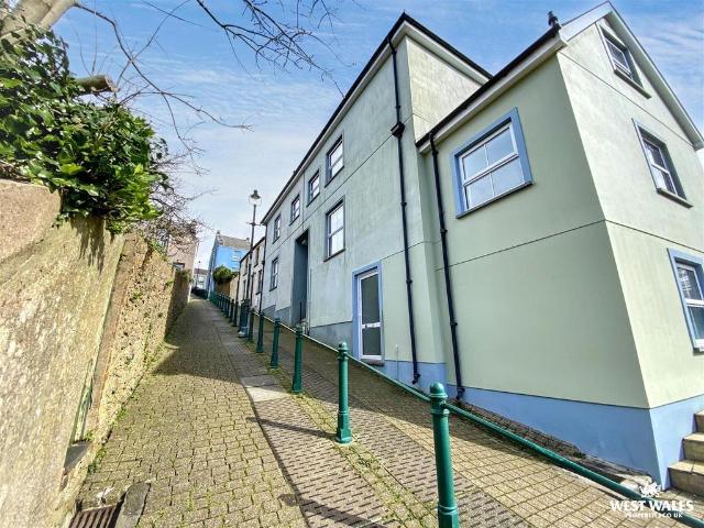 House for sale in Monkton, Pembroke