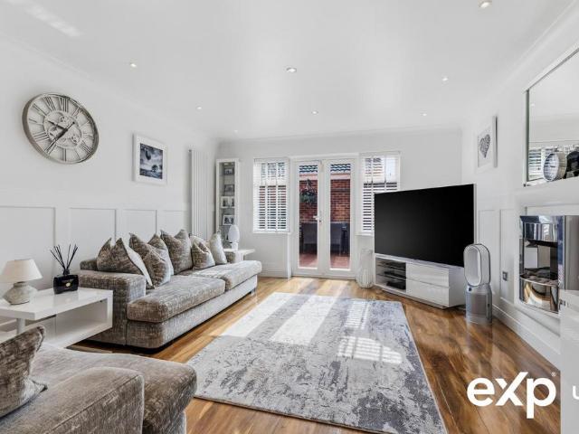 House for sale in Berry Hill, Potters Corner