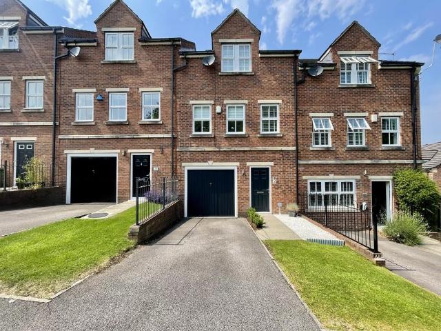 House for sale in Farsley, West Yorkshire