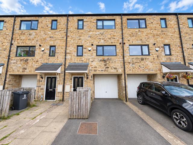 House for sale in Hainworth, Bradford