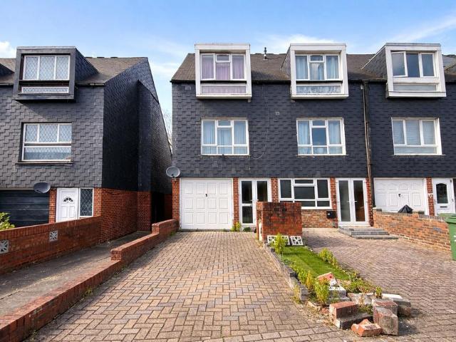 House for sale in London Borough of Lewisham, New Cross
