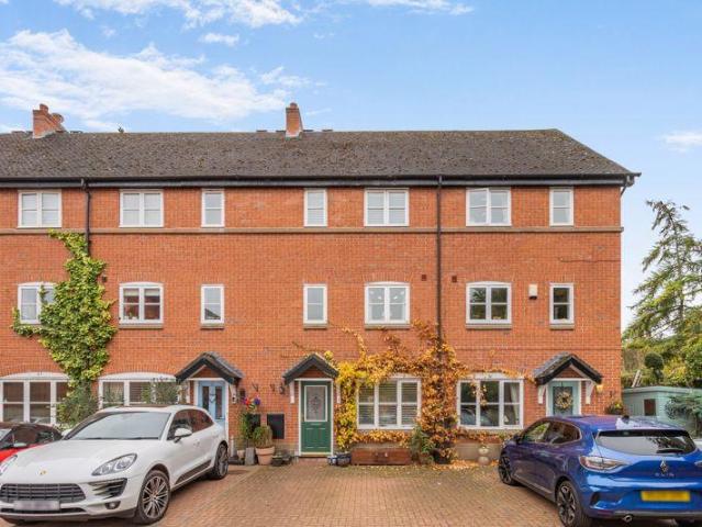 House for sale in Tattenhall, Cheshire