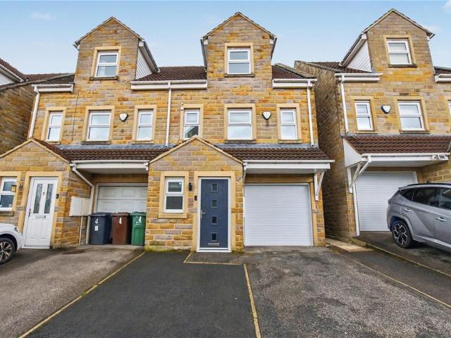 House for sale in Churwell, West Yorkshire