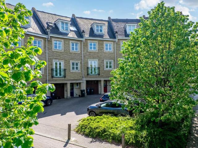 House for sale in Worcester Park Estate, Monks Orchard