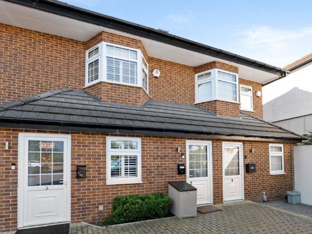 House for sale in London Borough of Croydon, Sanderstead