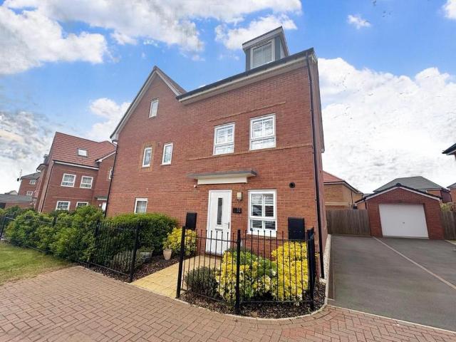 House for sale in Overstone