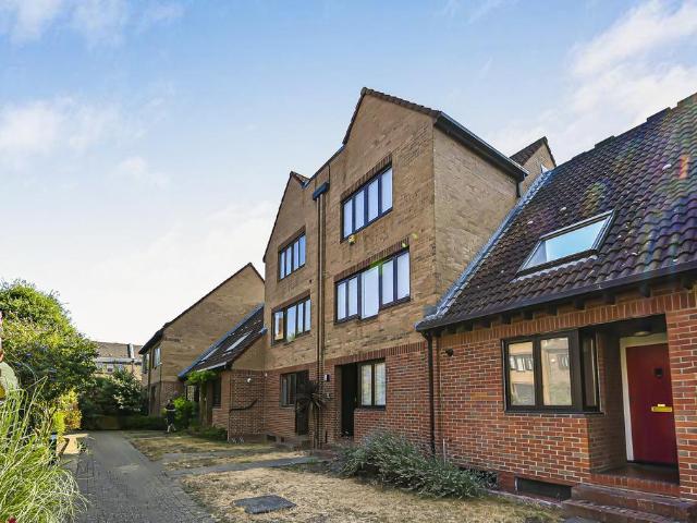 House for sale in London Yard, Isle Of Dogs