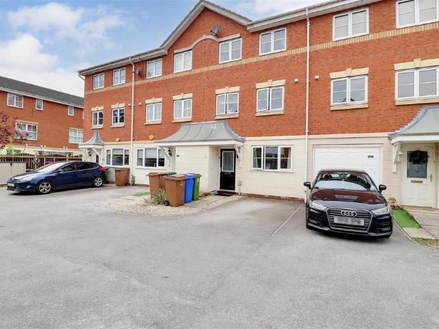 House for sale in Elloughton-cum-Brough, Brough