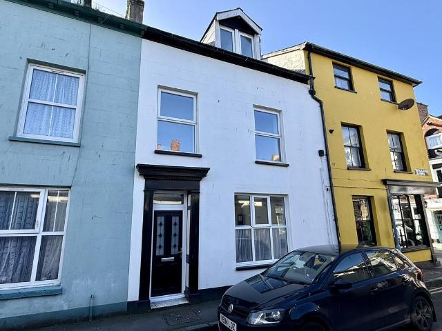 House for sale in Waun Fawr, Wales