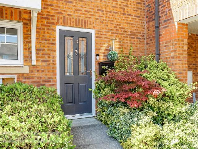 House for sale in Charlesworth