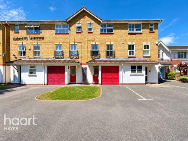 House for sale in Yeading, Greater London