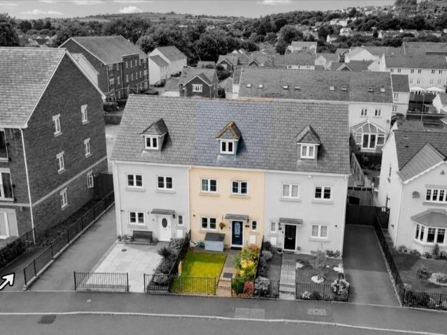 House for sale in Pontarddulais, Wales