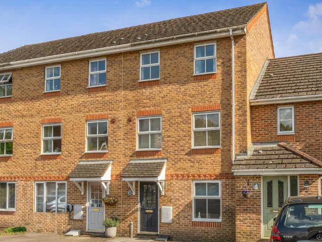 House for sale in Knightwood Park, Barton Stacey