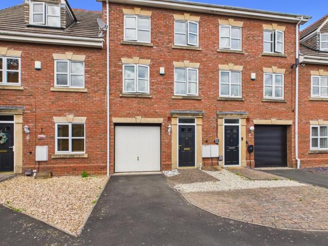House for sale in Whitnash, Green Close
