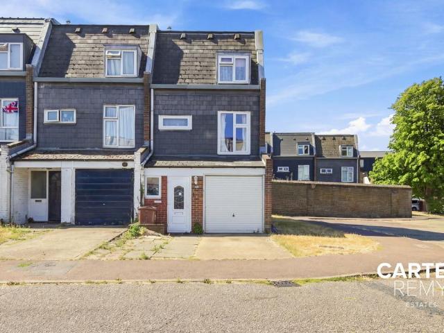 House for sale in Purfleet, Essex