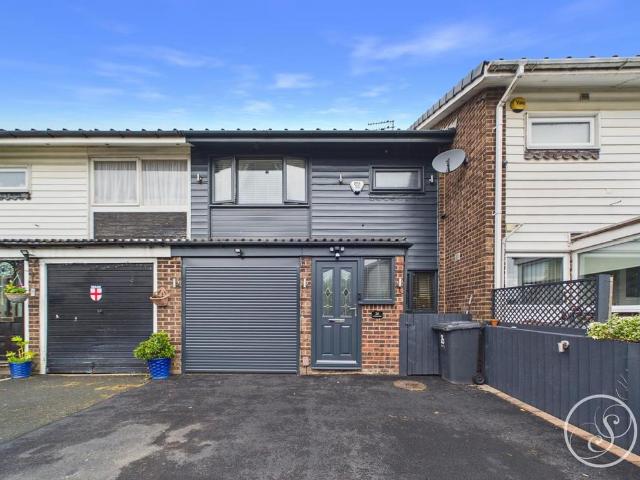 House for sale in Whinmoor, West Yorkshire