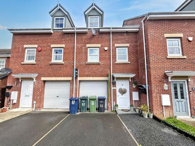 House for sale in Highfield, High Spen