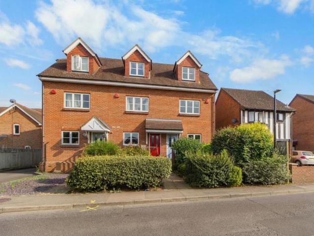 House for sale in The Butts, Kent