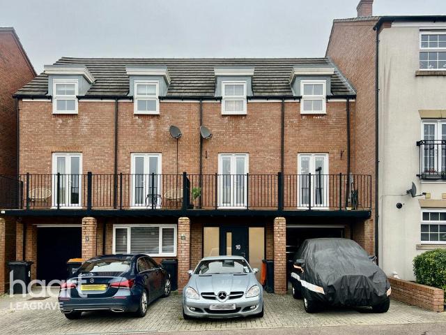 House for sale in Houghton Regis, Bedfordshire