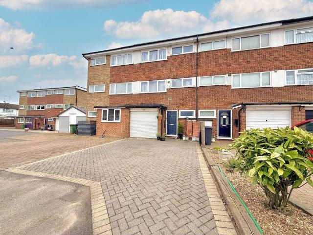 House for sale in Woodside Estate, Houghton Regis
