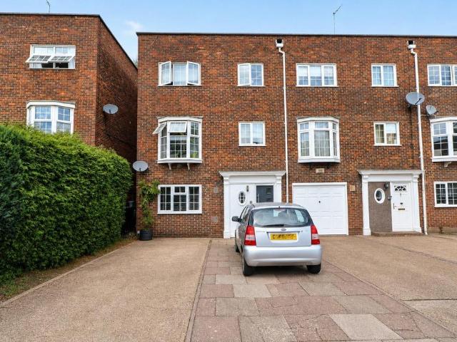 House for sale in Elstree and Borehamwood, Borehamwood