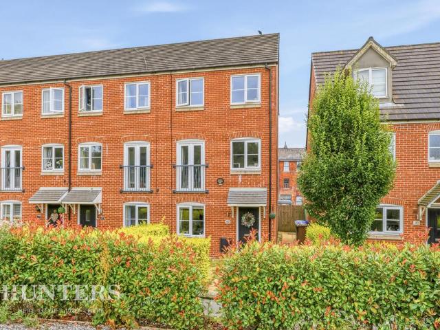 House for sale in Wardle, Burnedge