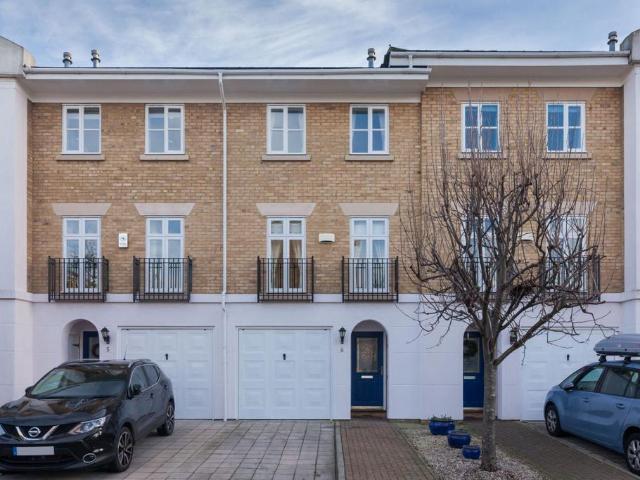 House for sale in Balham, Greater London