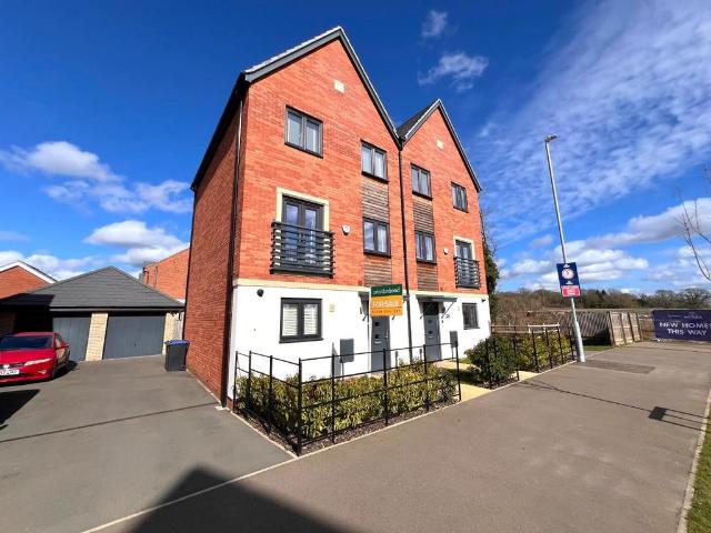 House for sale in Upton