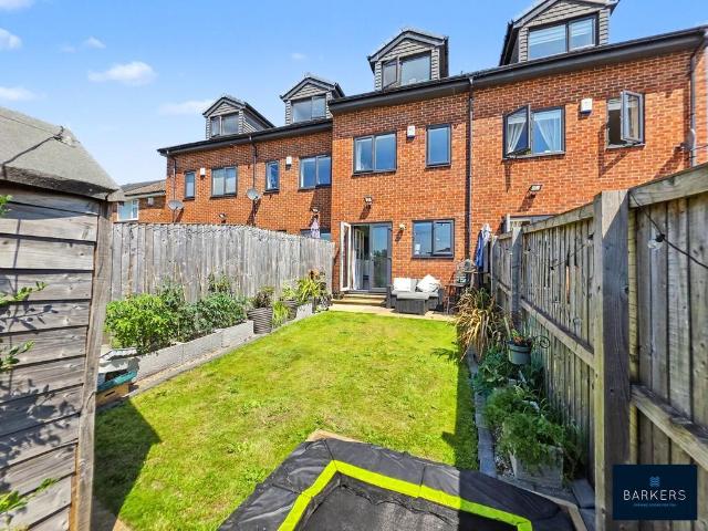 House for sale in Birkenshaw Bottom, Birkenshaw
