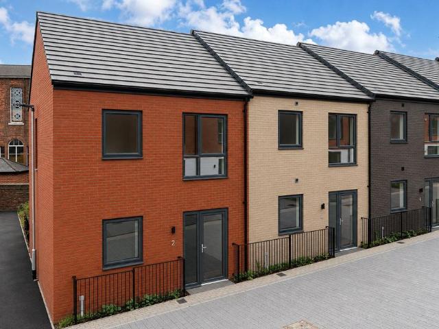 House for sale in Eastmoor, West Yorkshire