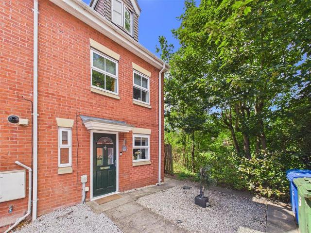 House for sale in Elloughton-cum-Brough, Brough