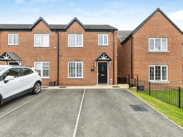 House for sale in Purston Jaglin, West Yorkshire